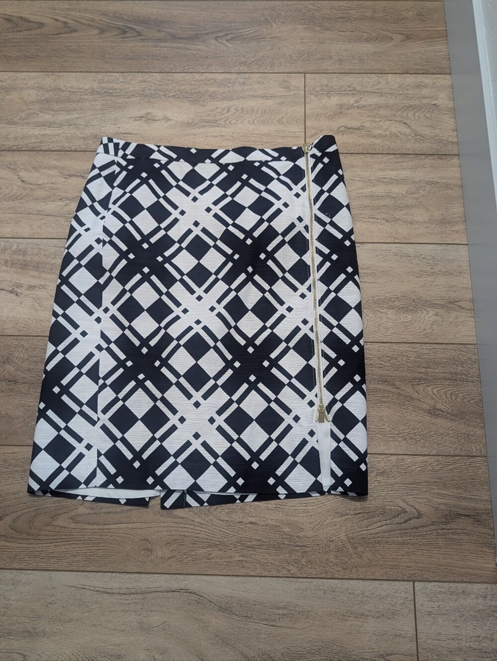 Talbots Black and White Geometric Pencil Skirt with Side Zip